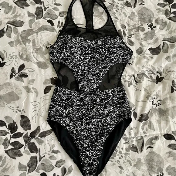 Rare LIKE NEW Lululemon cutout one piece swim suit with tie detail in back. - Picture 2 of 5